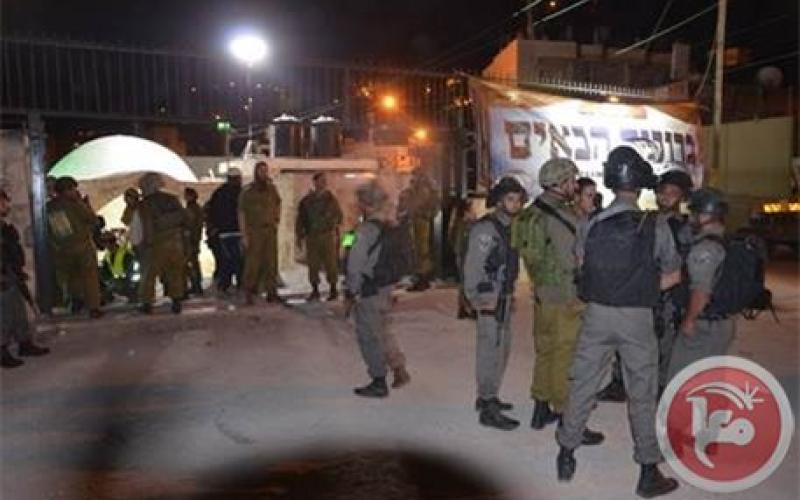 مئات المستوطنين يقتحمون ضريح يوسف وينفذون اعتداءات واسعة بنابلس