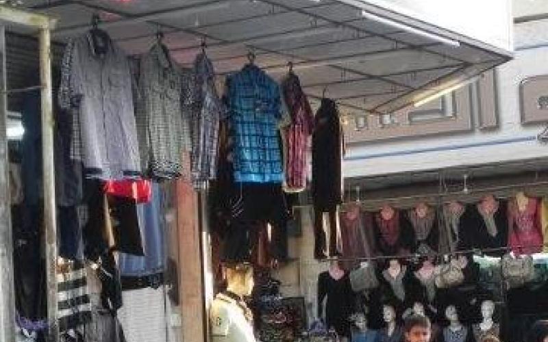 تراجع غير مسبوق بشراء الألبسة وإقبال ضعيف على الحلويات