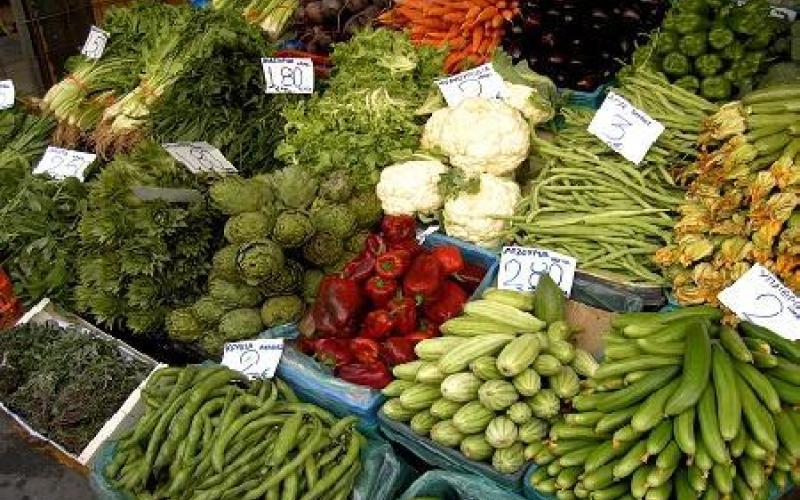الصناعة والتجارة تحدد سقف سعري لأربعة أصناف من الخضار