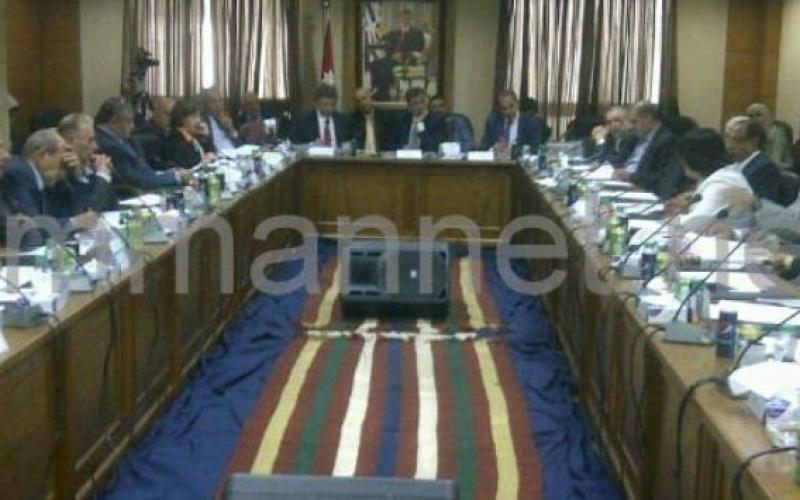 الزعبي يهاجم السياسات الحكومية.. و96% من موظفي البلديات بلا شهادات جامعية