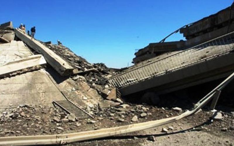 تفجير جسر يربط الاردن بالعراق
