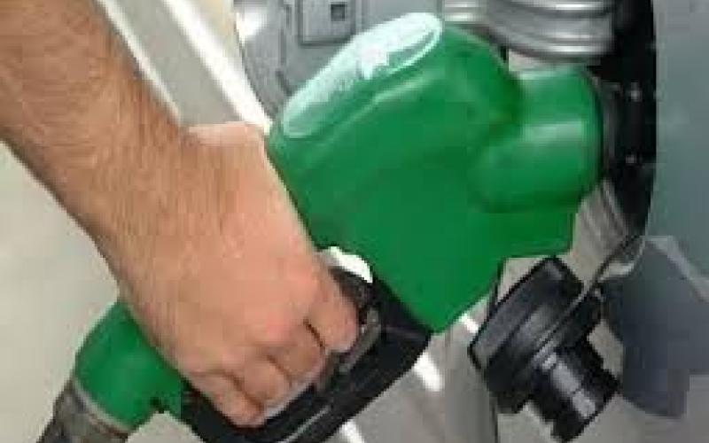 ترجيح تخفيض أسعار المحروقات أو تثبيتها