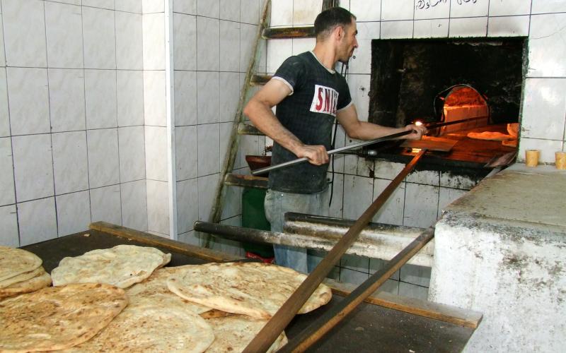 شبح الزوال يخيم على حرفة الخباز في الزرقاء (فيديو)