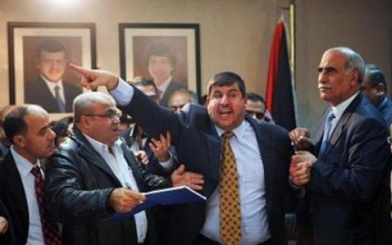 مؤازرو النائب السعود يحتجون.. والنسور والسرور لم يدعيا عليه