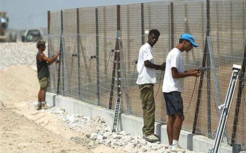 "منظمة التحرير" تتوجه لمحكمة العدل الدولية لتحدي جدار غور الأردن