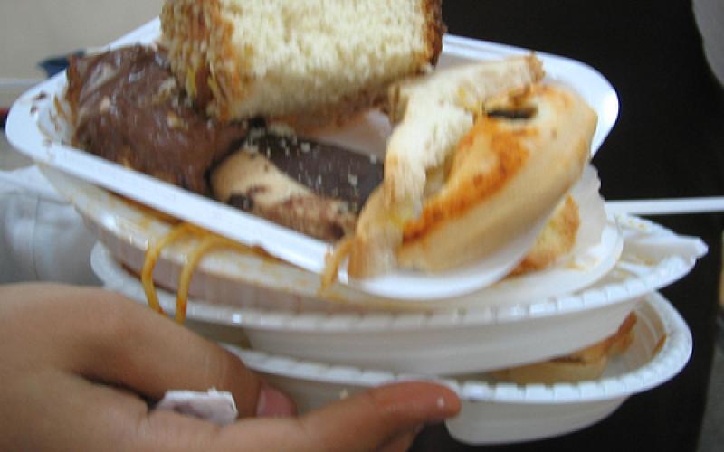 رمضان الزرقاء: اسراف في الشراء واطنان الطعام تنتهي في الحاويات