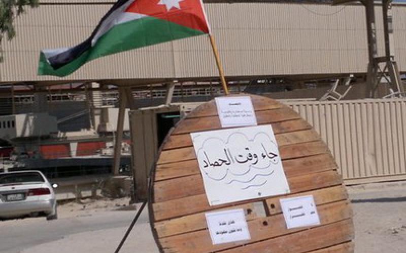 عمال الموانئ يستعدون للإضراب الشهر المقبل