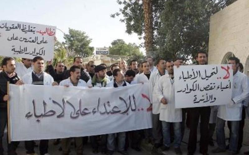 نقيب الأطباء: تراجع ظاهرة الاعتداء على الكوادر الطبية