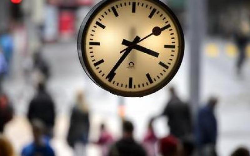 مذكرة نيابية بمقترح قانون للتوقيت