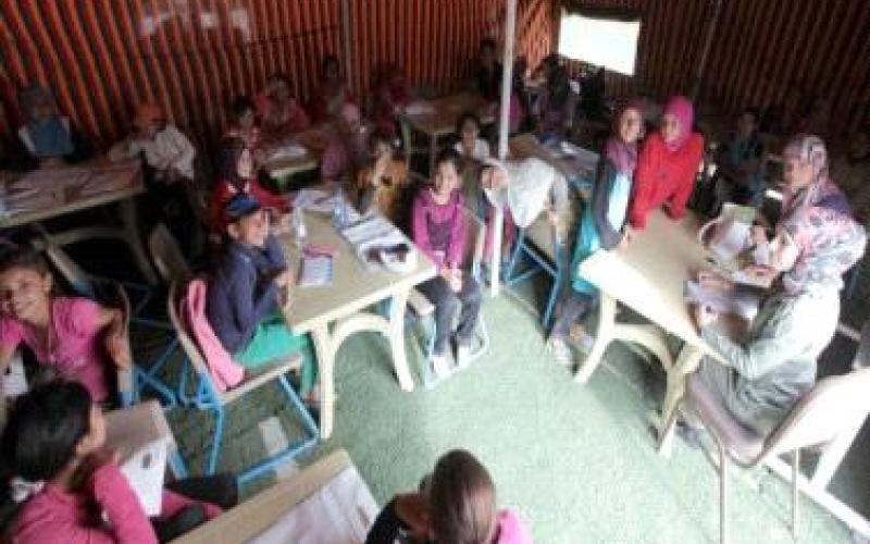 معلمو الزعتري: تأخر بالرواتب يزيد أعباء اللجوء