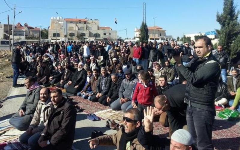 صلاة الجمعة أمام السفارة السورية