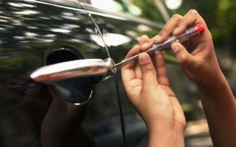 القاء القبض على 6 سارقي سيارات