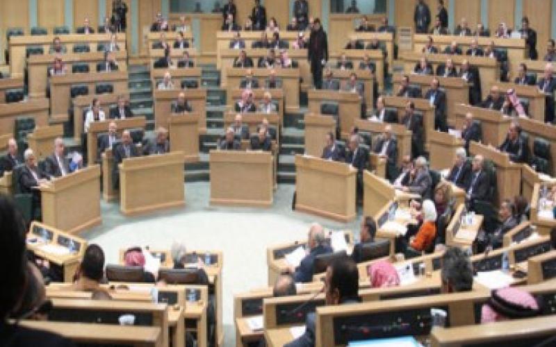 المالية النيابية تطالب بإلغاء الضرائب على السلع والخدمات والخلوي