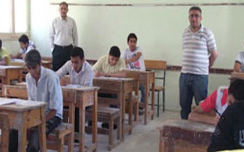 معلمو الكرك يطالبون بحماية مراقبي التوجيهي