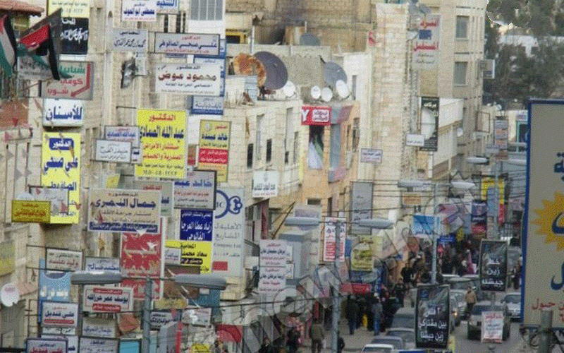 تجار: مراقبو بلدية الزرقاء اشداء علينا رحماء بالبسطات!