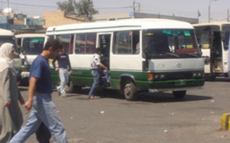 تصاعد التذمر من ممارسات الكنترولية في باصات الزرقاء