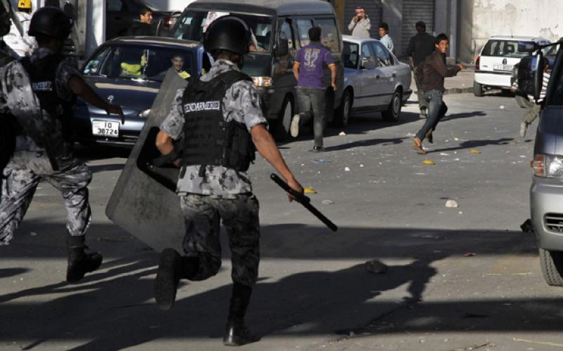 الدرك يفض تجمهر أمام قاعة ثانوية في فقوع
