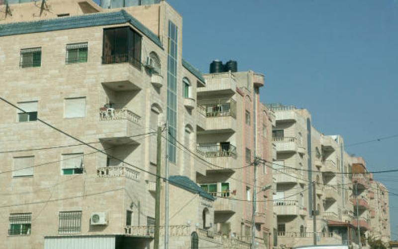 من يضع سقفا لأسعار الشقق؟!