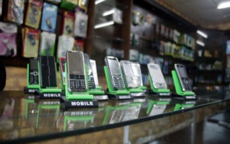 دراسة تخفيض الضريبة على "الخلوي"