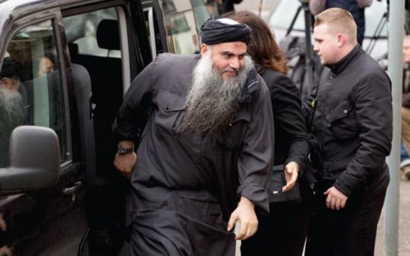 أبو قتادة يلوح بمقاطعة المحكمة