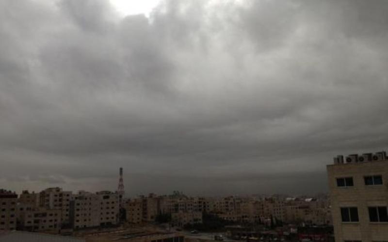 طقس بارد وغائم الإثنين