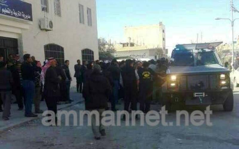 طلاب ثانوية يعتدون على مديرية تربية معان