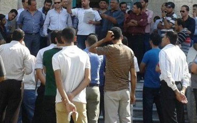 المعلمون يعتصمون أمام الرئاسة