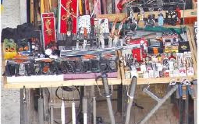 امانة عمان تزيل البسطات في مجمع المحطة