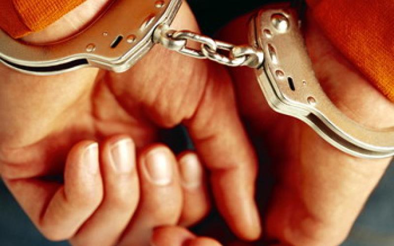 القبض على مطلوبين سرقا 57 الف دينار 
