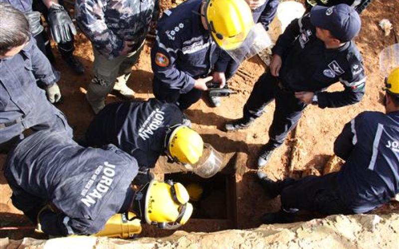 وفاة عامل وافد سقط بحفرة بعين الباشا