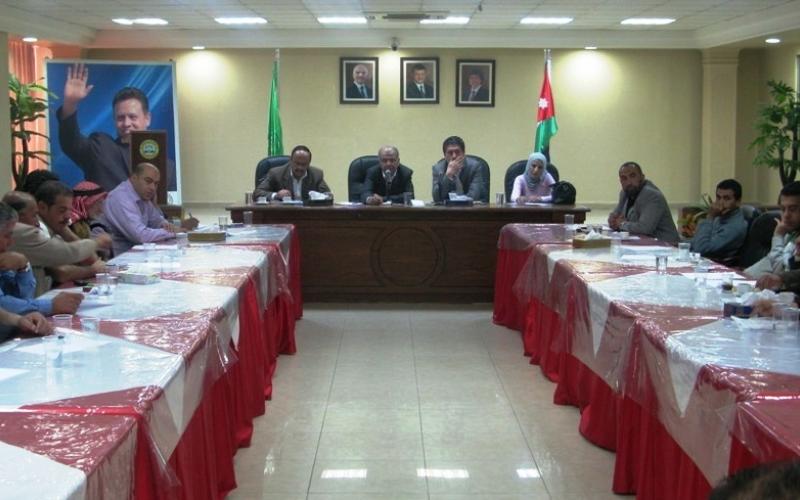 تعليق اضراب تجار الزرقاء، والغرفة تلوح بمقاضاة البلدية لالزامها بازالة البسطات