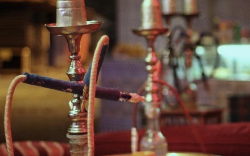 بلدية الزرقاء ترفض منع الارجيلة وتعتبرها "حقا مكتسبا" للمقاهي