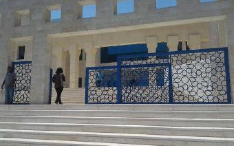 قصر عدل الزرقاء بلا مواقف والمحامون والمراجعون يعانون الامرّين