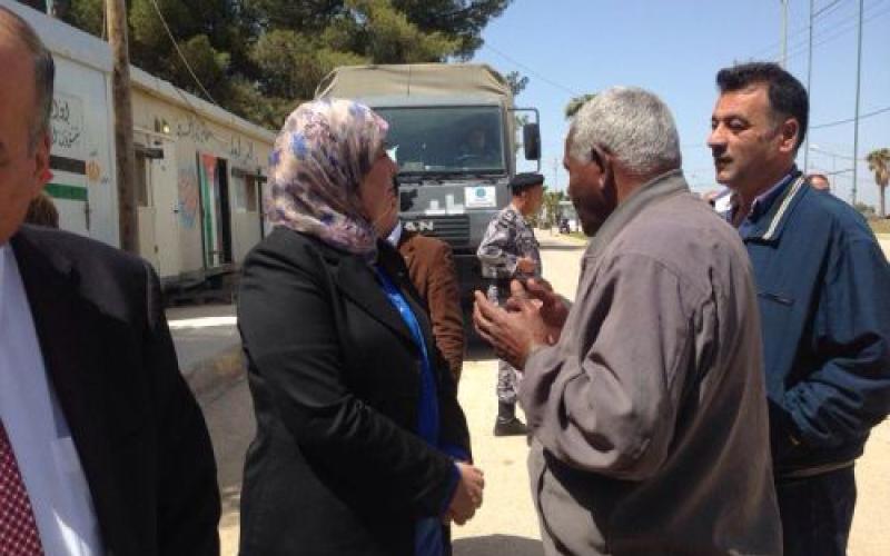 مساعدات فلسطينية للاجئي السايبر