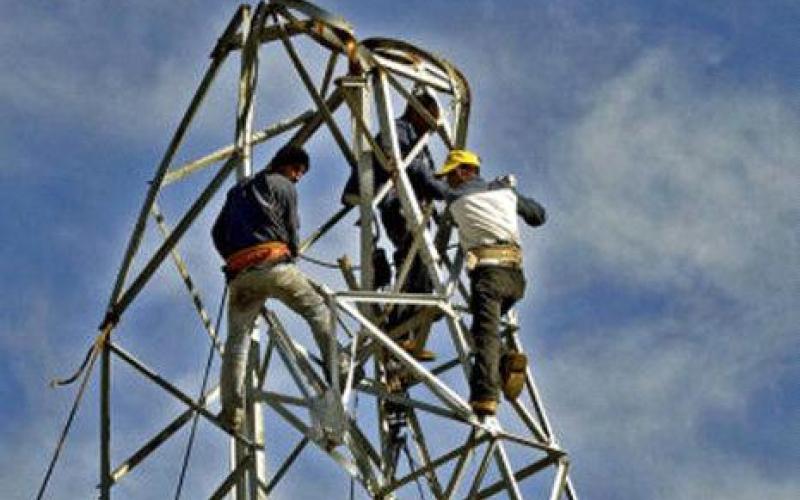 عمال توزيع الكهرباء يضربون عن العمل آيار المقبل