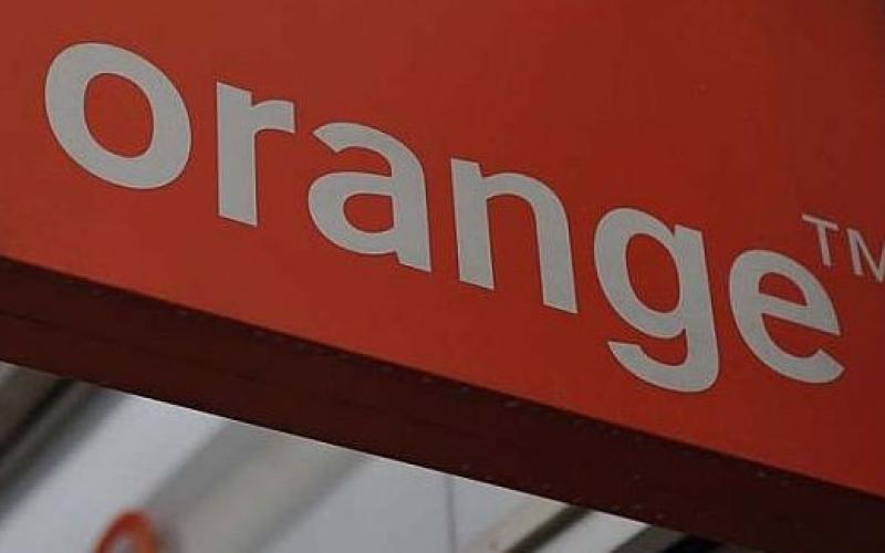 تجديد رخصة "أورنج" 15 عاما