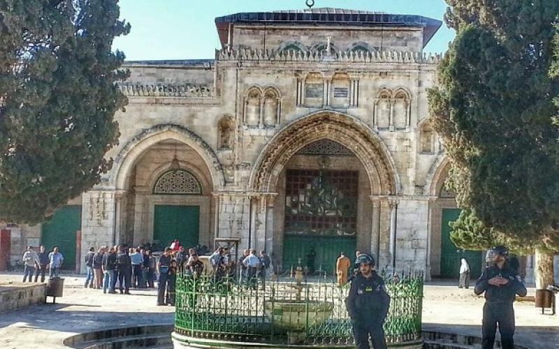 أبو ردينة: حملة "مسعورة" ضد الأقصى.. ودعوات لـ"النفير العام"