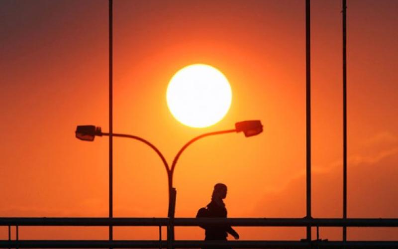 طقس دافئ وحار نسبياً حتى الجمعة