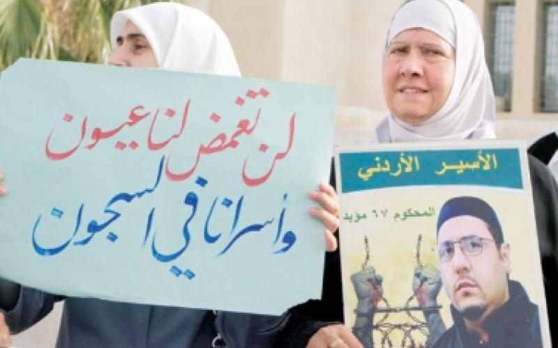 في يوم الأسير .. أهالي الأسرى بإسرائيل يحنون إلى لقاء ابنائهم