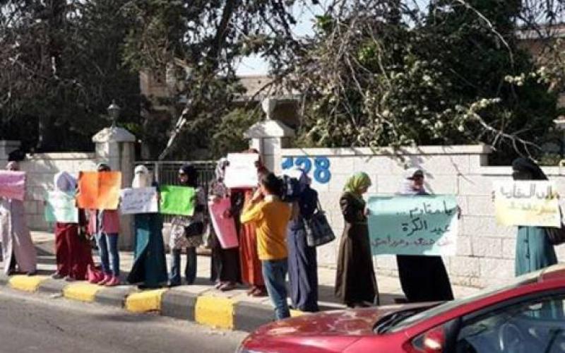 سلسلة بشرية.. واعتصام أمام الصليب الأحمر في يوم الأسير- صور