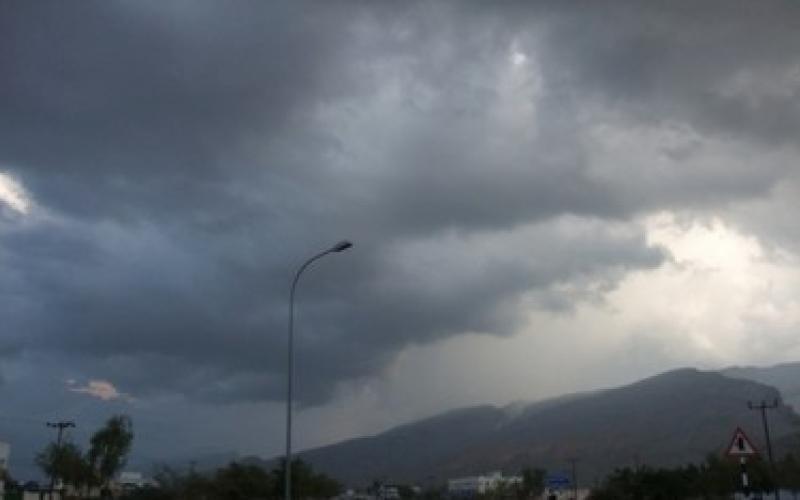 انخفاض على درجات الحرارة وأمطار محلية