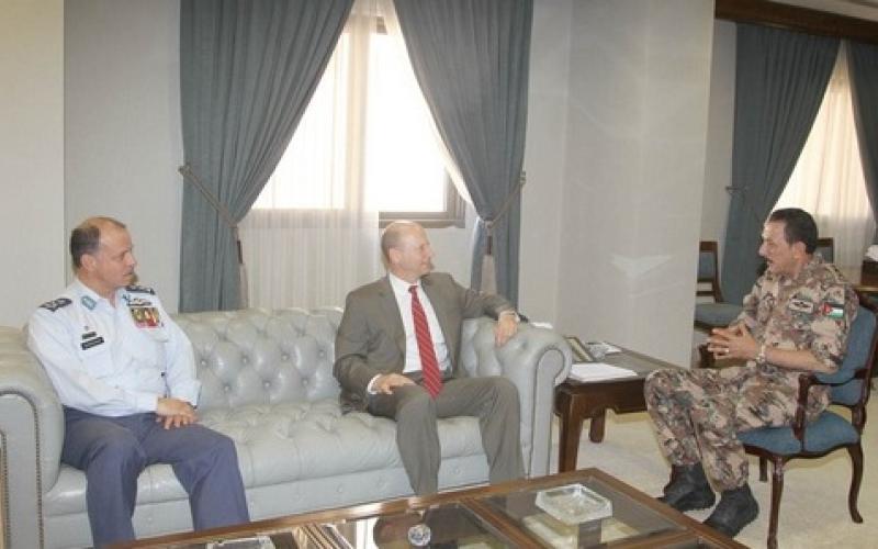 بحث استعدادات "الأسد المتأهب"