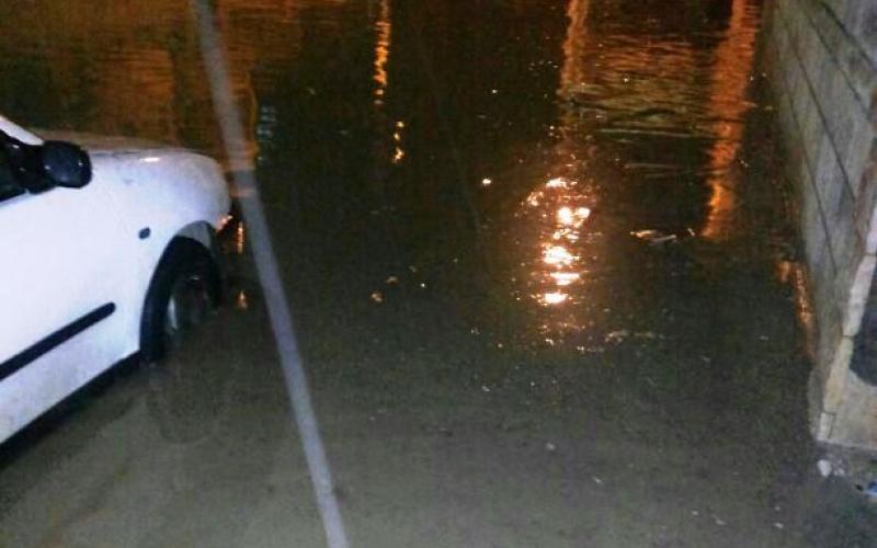 المجاري تُغرق منازل بالزرقاء الجديدة وتتسبب بخسائر بالاف الدنانير