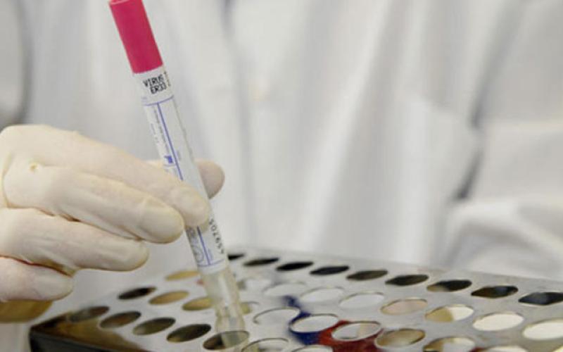 ثامن إصابة بالكورونا.. ولجنة لمتابعة الإصابات