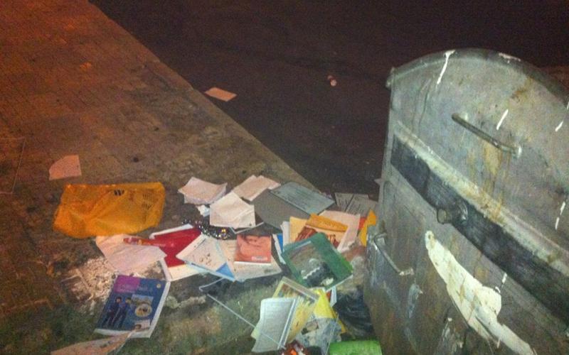 لماذا يحرق بعض الطلبة الكتب نهاية الفصل الدراسي ؟ 