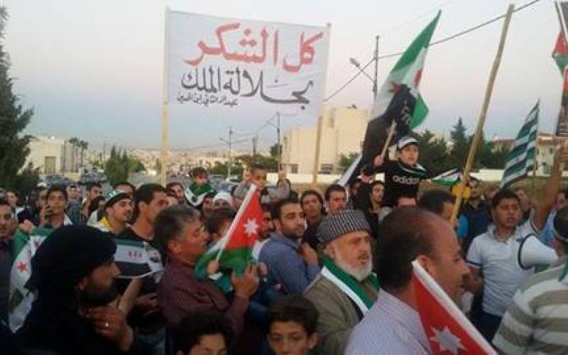 سوريون يحتفون بطرد السفير سليمان 