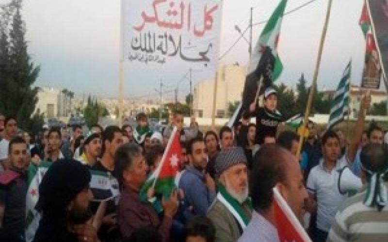 سوريون يحتفون بطرد السفير سليمان