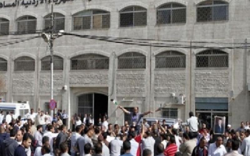 عمال الكهرباء يواصلون الاضراب .. وفشل التوصل إلى اتفاق مع الإدارة 