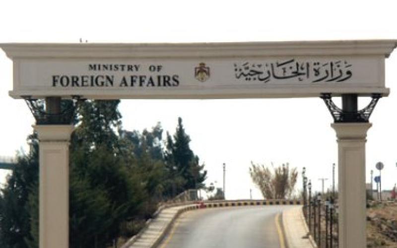 الخارجية تحث طلبتنا على مغادرة أوكرانيا وتنصح بعدم السفر إلى ليبيا 