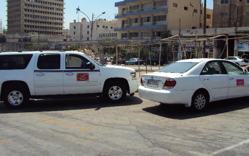 سائقو خط سفريات الشام يعتصمون امام مركز حدود جابر